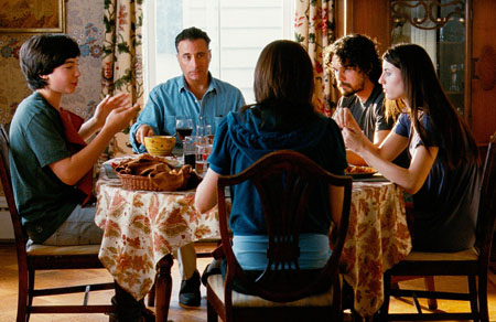 City_Island-12-Steven_Strait-Andy_Garcia-Julianna_Margulies-Ezra_Miller-Dominik_Garcia_Lorido