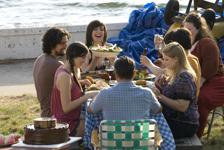 City_Island-16-Steven_Strait-Andy_Garcia-Julianna_Margulies-Ezra_Miller-Dominik_Garcia_Lorido