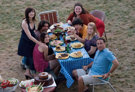 City_Island-23-Steven_Strait-Andy_Garcia-Julianna_Margulies-Ezra_Miller-Dominik_Garcia_Lorido