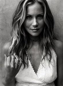 christina_applegate-cats_and_dogs_the_revenge_of_kitty_galore-3