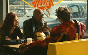 iron_man_2-39-iron_man-robert_downey_jr-samuel_l_jackson-scarlett_johansson