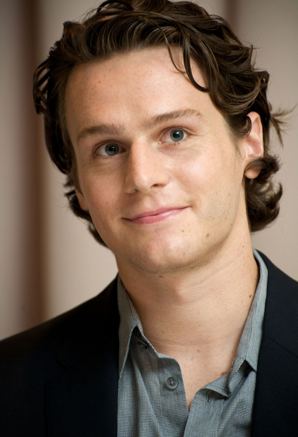 jonathan_groff-frozen-2