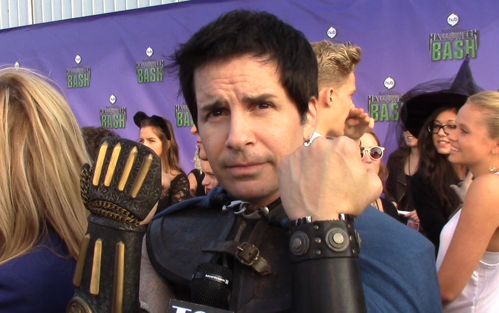 the_hub_first_annual_halloween_bash_red_carpet-4-hal_sparks-2