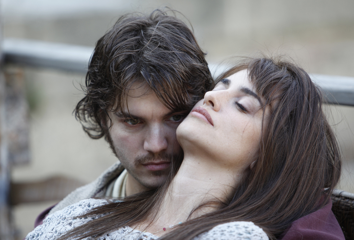 twice_born_dvd_contest-2-penelope_cruz-emile_hirsch