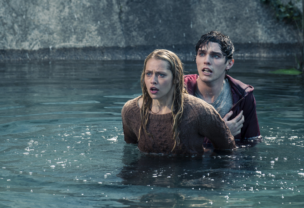 warm_bodies-19-nicholas_hoult-teresa_palmer