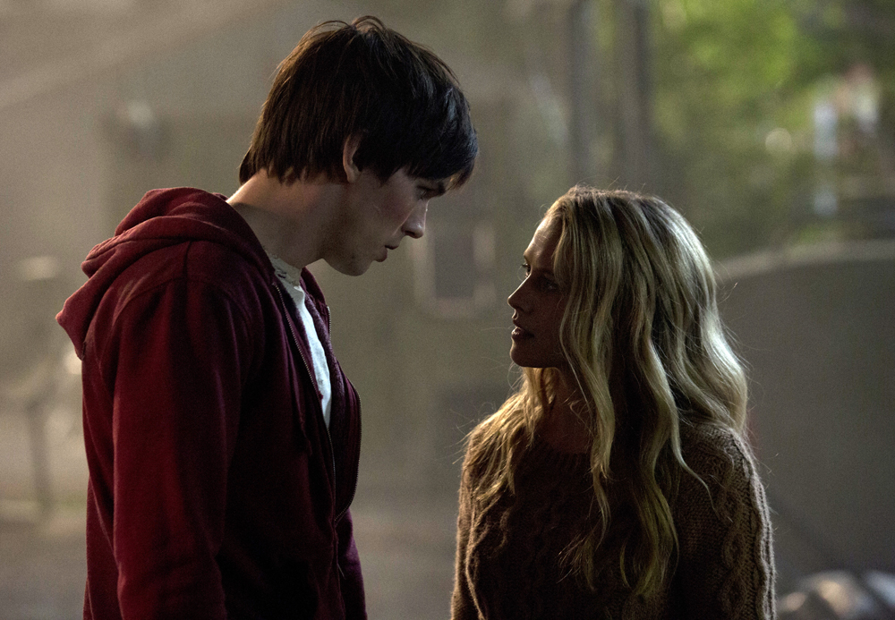 warm_bodies-29-nicholas_hoult-teresa_palmer