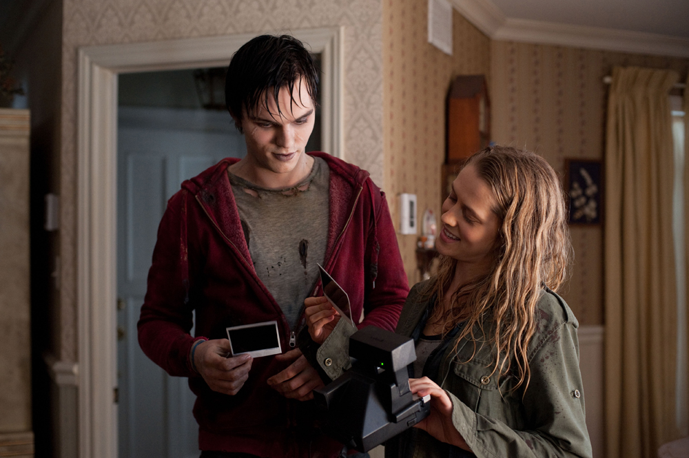 warm_bodies-38-nicholas_hoult-teresa_palmer