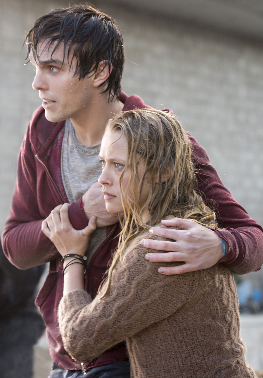 warm_bodies-39-nicholas_hoult-teresa_palmer