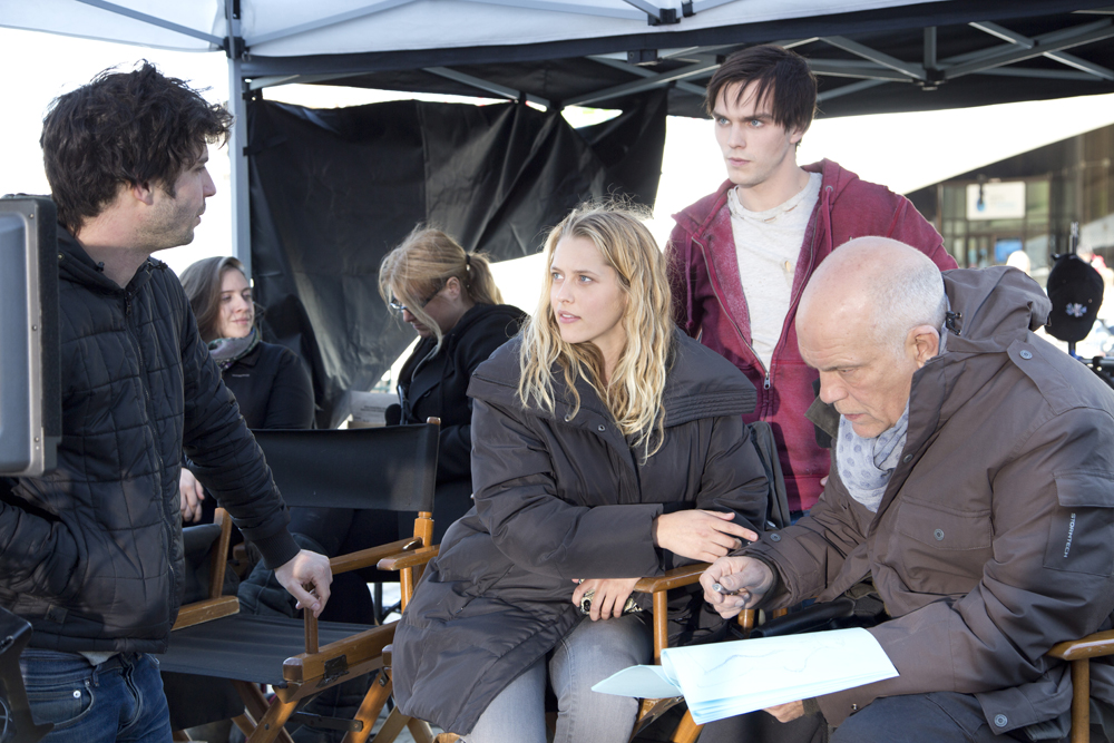 warm_bodies-40-nicholas_hoult-teresa_palmer-john_malkovich-jonathan_levine