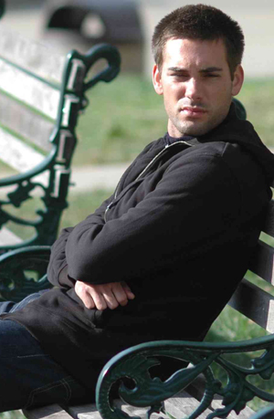 The_UItimate_Gift-2-Drew_Fuller