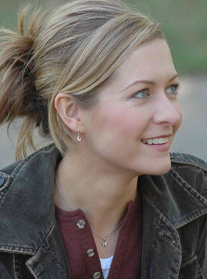 The_UItimate_Gift-3-Ali_Hillis