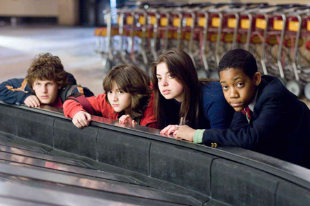 Unaccompanied_Minors_Dyllan_Christopher_Gina_Mantegna_Tyler_James_Williams_Quinn_Shephard