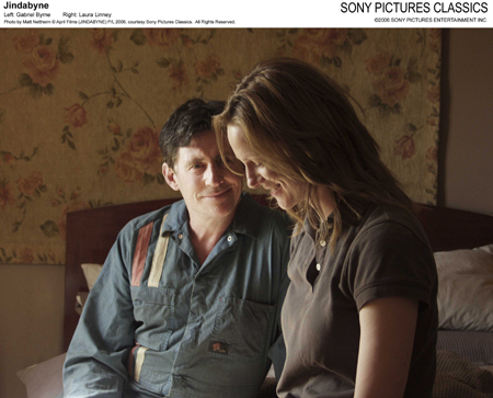 jindabyne_005_gabriel_byrne_laura_linney